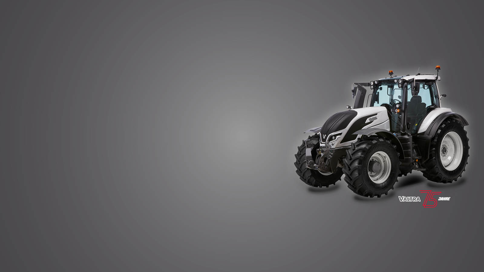 Valtra T-Serie vor grauem Hintergrund