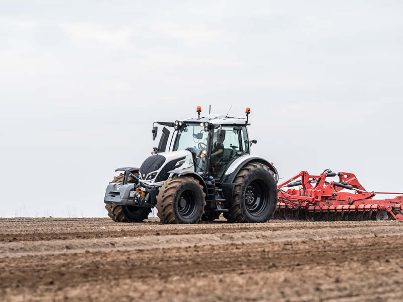 Valtra N-Serie mit Grubber