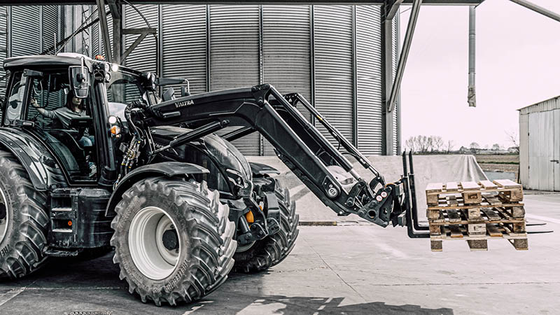 Valtra N5-Serie mit Frontlader