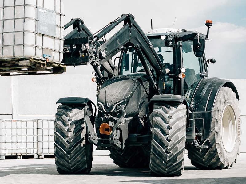 Valtra N-Serie der 5. Generation mit intelligentem Frontlader