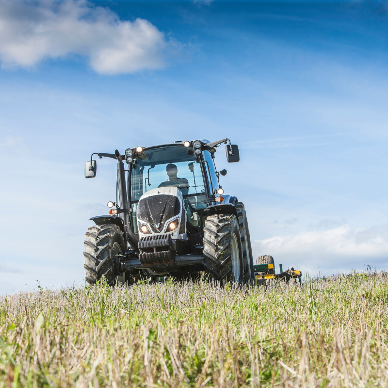 Valtra A-Serie auf dem Feld