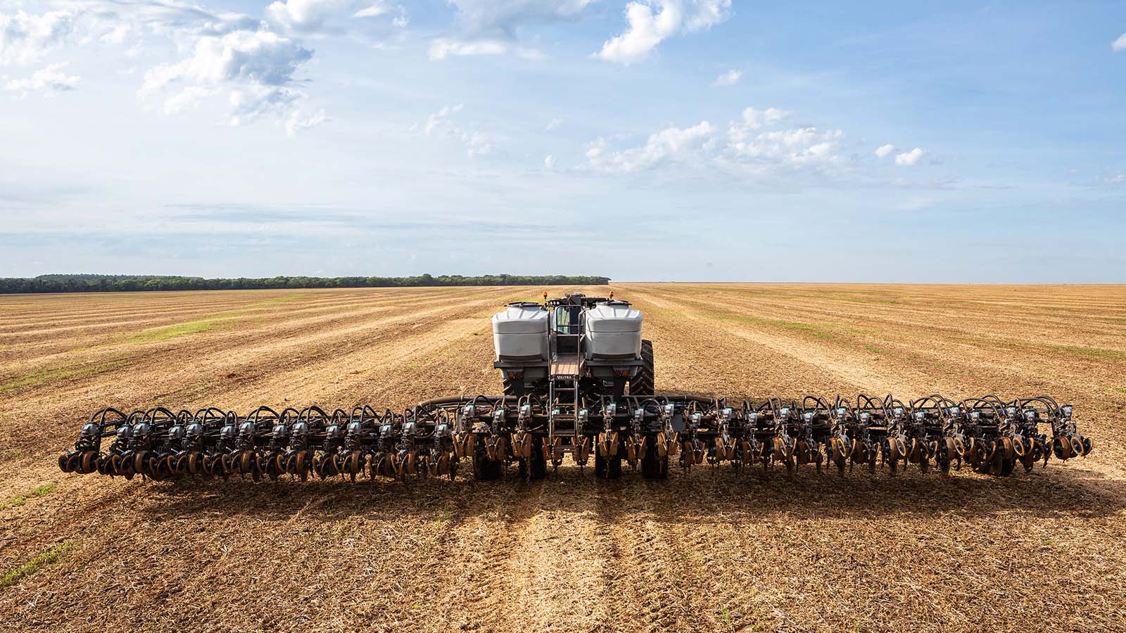 Valtra S394 mit 36-reihigem Einzelkornsägerät