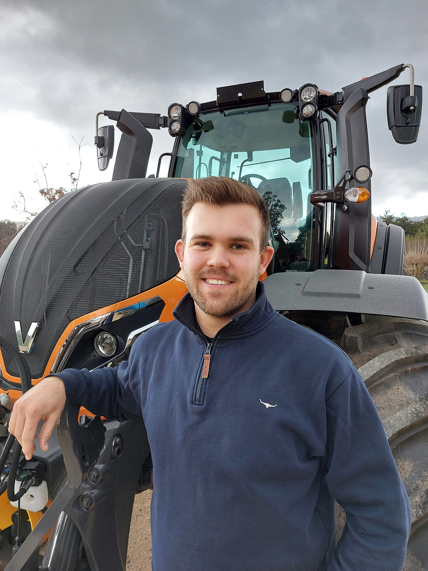 Tasmanian saarella traktoreita myyvä Nick Butcher arvostaa Valtran räätälöintimahdollisuutta ja Unlimited-studiota.
