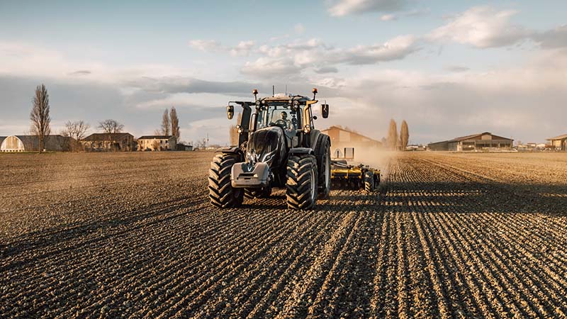 Valtra T5-Serie mit Grubber